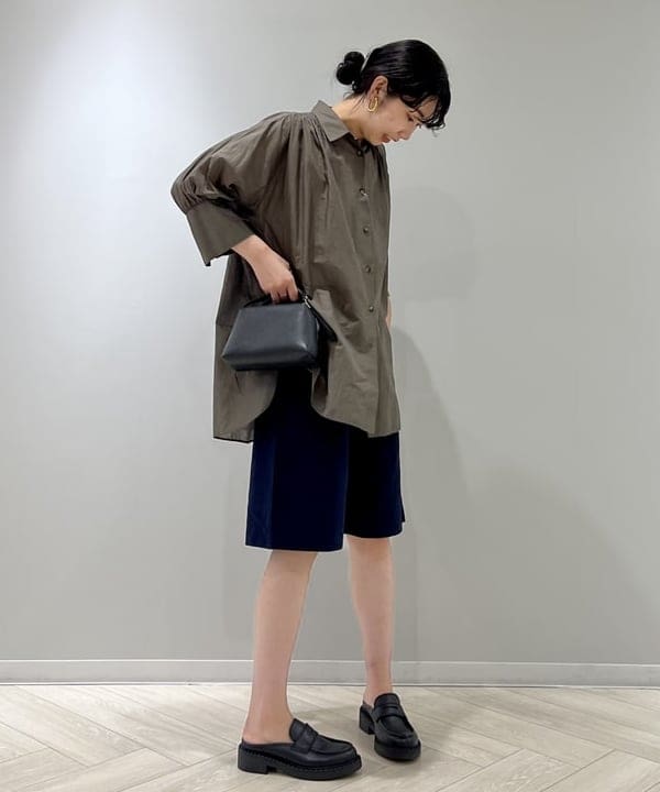 中丸　栞さんの「BEAMS WOMEN｜GIANNI CHIARINI / ALIFA レザーショルダーバッグ S」を使ったコーディネート