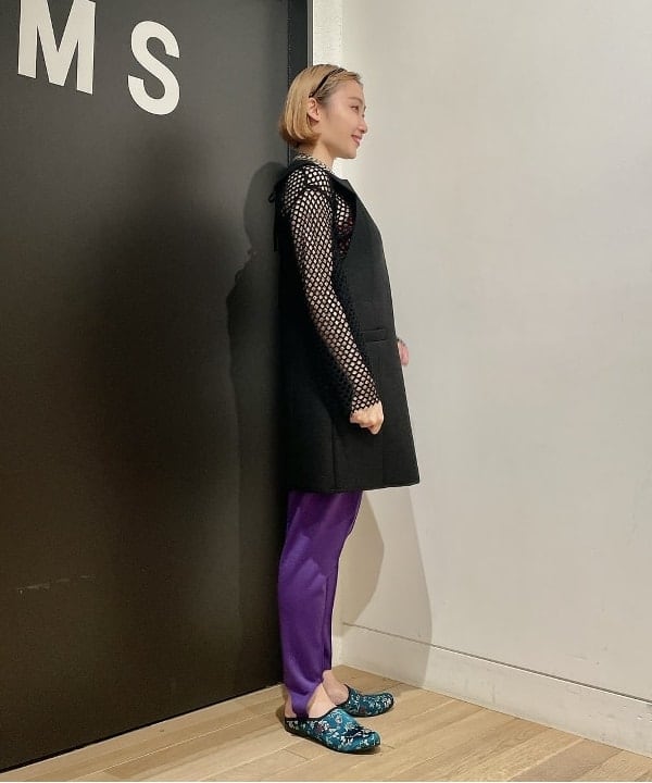 葛岡 七海さんの「BEAMS WOMEN｜BEAMS BOY / ソリッド トラック パンツ」を使ったコーディネート