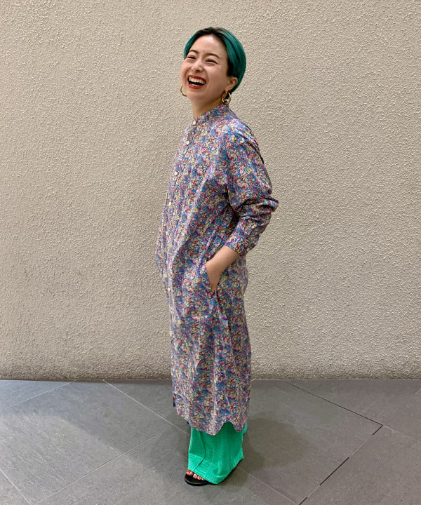 吉田　真実さんの「BEAMS WOMEN｜Ray BEAMS / パイプ フープ ピアス」を使ったコーディネート