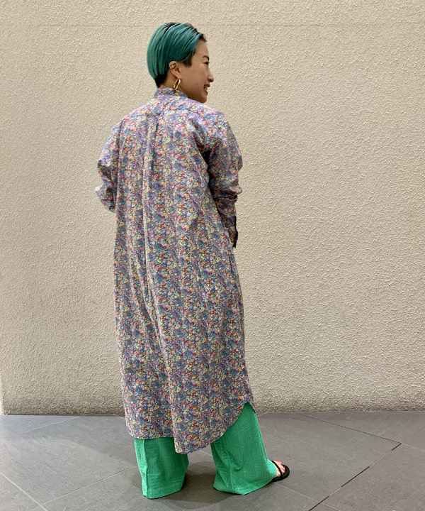 吉田　真実さんの「BEAMS WOMEN｜Ray BEAMS / パイプ フープ ピアス」を使ったコーディネート