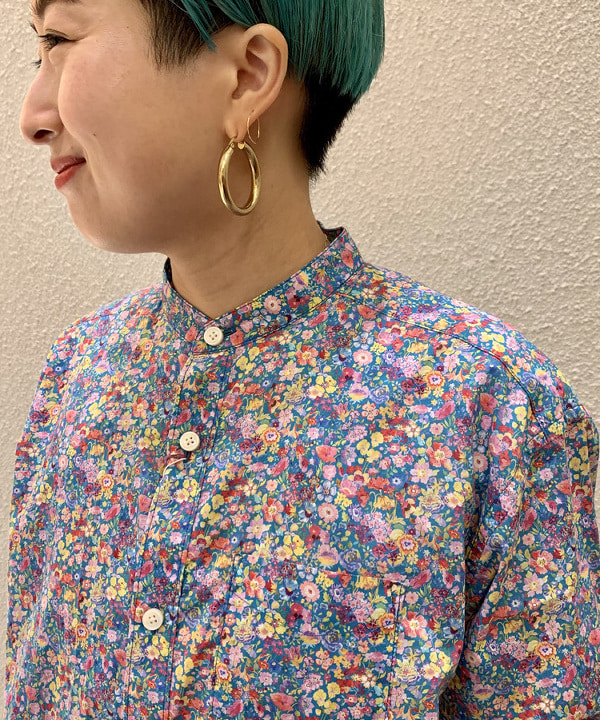 吉田　真実さんの「BEAMS WOMEN｜Ray BEAMS / パイプ フープ ピアス」を使ったコーディネート