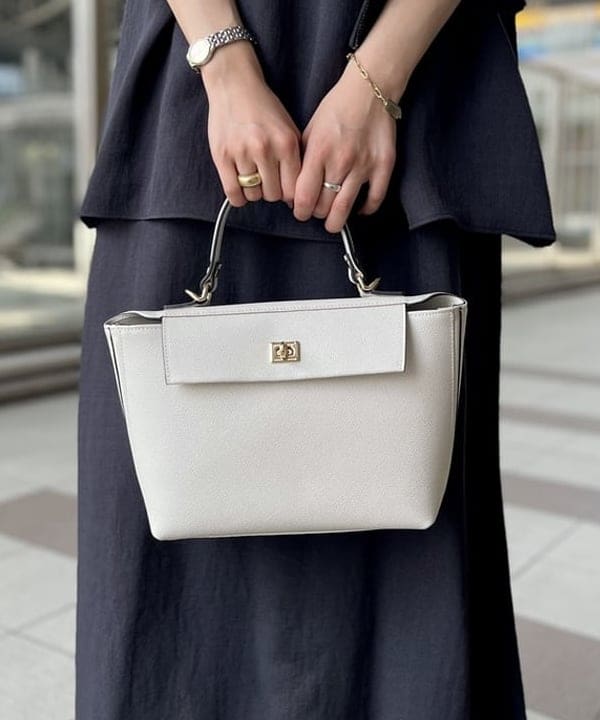 蒲原 捺美さんの「BEAMS WOMEN｜Demi-Luxe BEAMS / ステッチ スキッパーブラウス」を使ったコーディネート