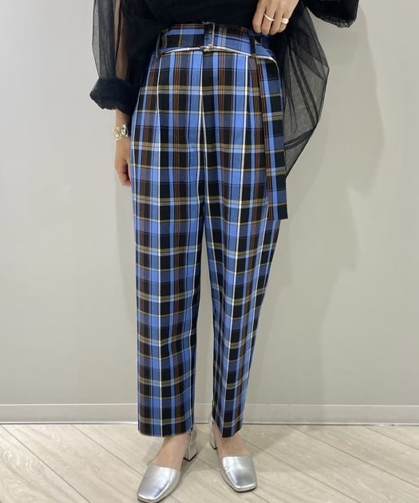 丸山 真菜美さんの「BEAMS WOMEN｜Ray BEAMS / アンクルストラップ パンプス」を使ったコーディネート