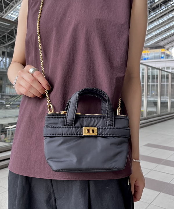 蒲原 捺美さんの「BEAMS WOMEN｜Demi-Luxe BEAMS / バックジップ ノースリーブプルオーバー」を使ったコーディネート