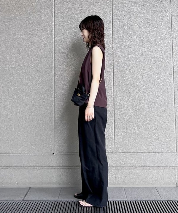 蒲原 捺美さんの「BEAMS WOMEN｜Demi-Luxe BEAMS / バックジップ ノースリーブプルオーバー」を使ったコーディネート