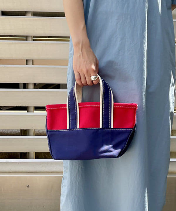 コウリキ　マミさんの「BEAMS WOMEN｜L.L.Bean × BEAMS PLUS ＆ BEAMS BOY / Deep Bottom Deluxe Boat and Tote Mini」を使ったコーディネート