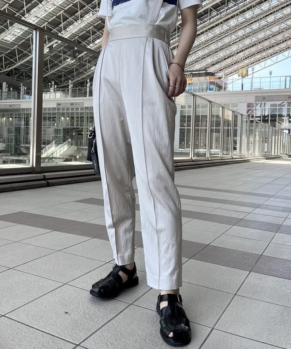 蒲原 捺美さんの「BEAMS WOMEN｜GIANNI CHIARINI / ALIFA レザーショルダーバッグ S」を使ったコーディネート