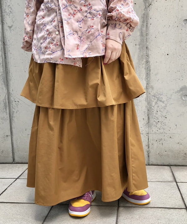 乙藤 侑里さんの「BEAMS WOMEN｜maturely / Embroidery Cutoff Ruffle Blouse」を使ったコーディネート