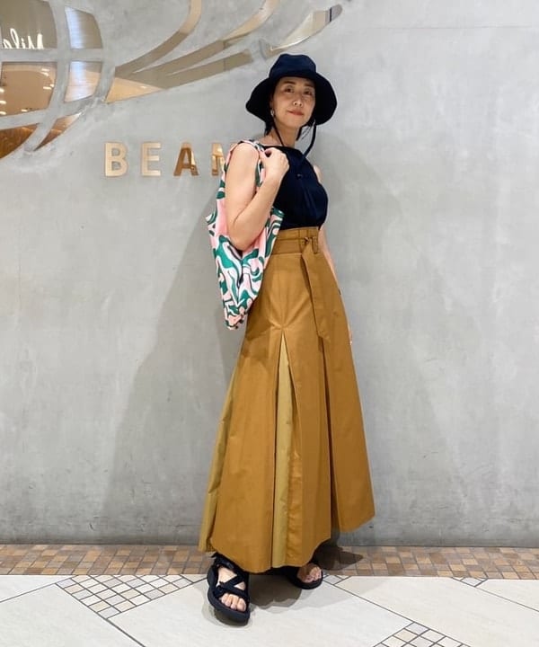 川口 恵さんの「BEAMS WOMEN｜TEVA / HURRICANE VERGE」を使ったコーディネート
