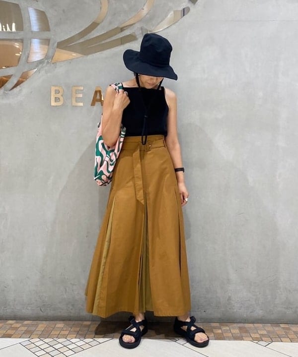 川口 恵さんの「BEAMS WOMEN｜TEVA / HURRICANE VERGE」を使ったコーディネート