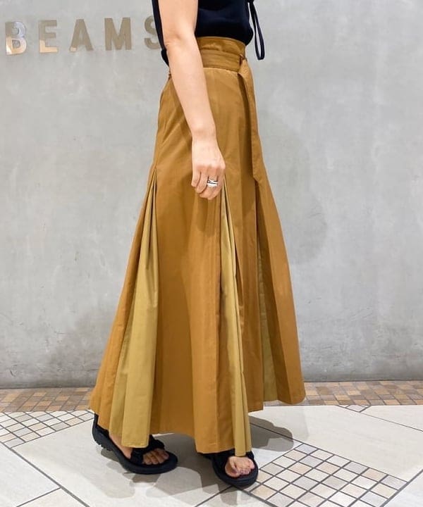 川口 恵さんの「BEAMS WOMEN｜TEVA / HURRICANE VERGE」を使ったコーディネート