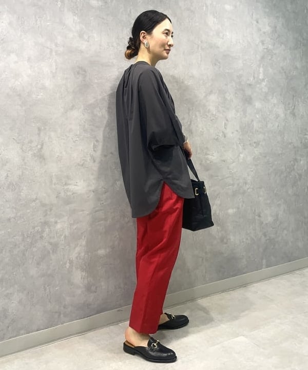 越智 里美さんの「BEAMS WOMEN｜sita parantica / ナイロン キルト トートバッグ S」を使ったコーディネート