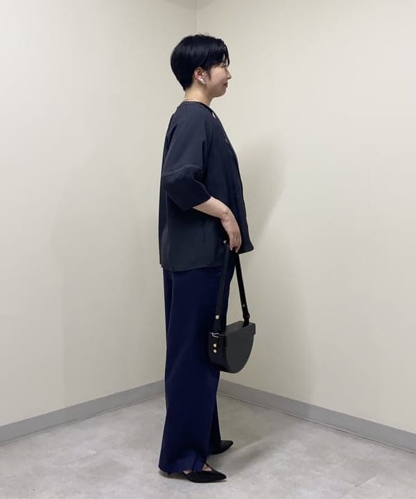 もり ともみさんの「BEAMS WOMEN｜Demi-Luxe BEAMS / ステッチ スキッパーブラウス」を使ったコーディネート
