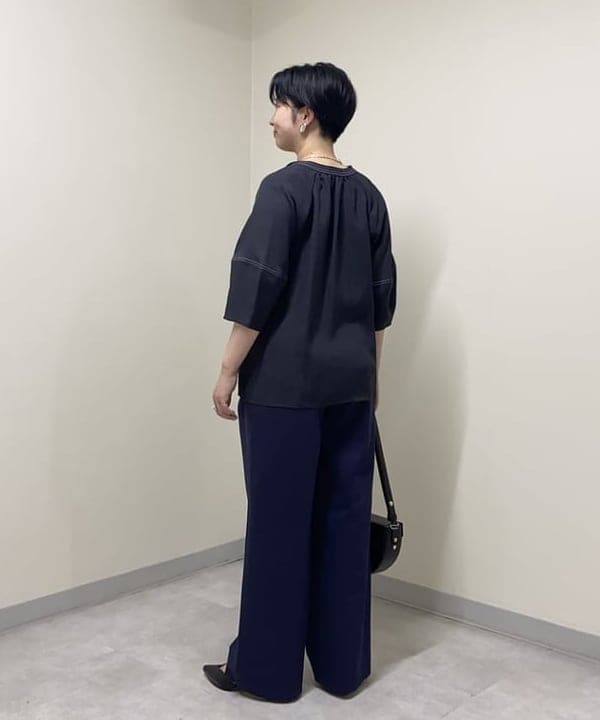 もり ともみさんの「BEAMS WOMEN｜Demi-Luxe BEAMS / ステッチ スキッパーブラウス」を使ったコーディネート
