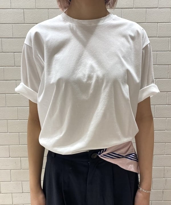 吉田 花さんの「BEAMS WOMEN｜XOLO JEWELRY/ Curve Link ブレスレット SILVER」を使ったコーディネート