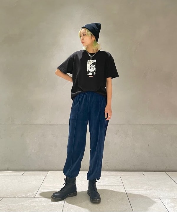 シマダリツコさんの「BEAMS WOMEN｜▲Dr.Martens / PASCAL 8ホール ブーツ」を使ったコーディネート