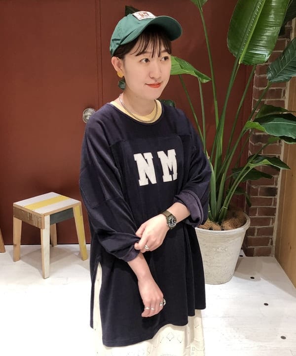 イシイ サオリさんの「BEAMS WOMEN｜BEAMS BOY / ロゴ フットボール ロングスリーブ Tシャツ」を使ったコーディネート
