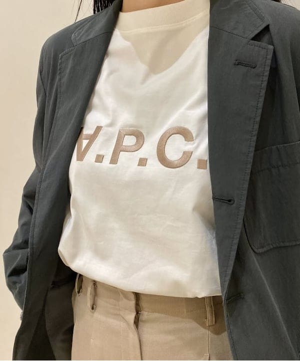 鈴木 悠里さんの「BEAMS WOMEN｜BEAMS PLUS / 3B Travel Jacket Comfort Cloth」を使ったコーディネート