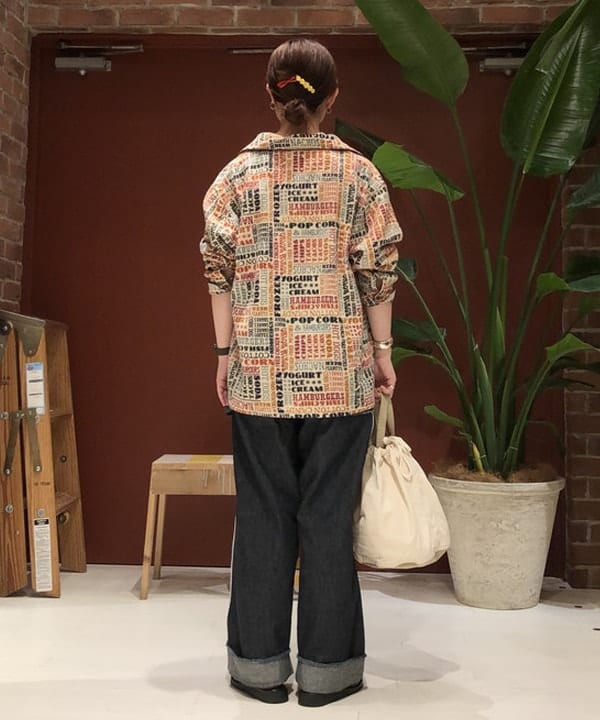 イシイ サオリさんの「BEAMS WOMEN｜NAPRON &times; BEAMS BOY / 別注 ヘリンボーン ステンシル ペイシェントバッグ」を使ったコーディネート