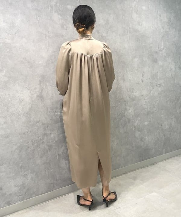 越智 里美さんの「BEAMS WOMEN｜GIANNI CHIARINI / ALIFA レザーショルダーバッグ S」を使ったコーディネート