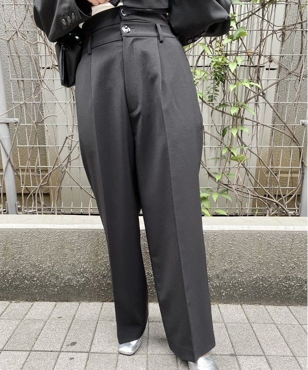 庭野 優紀さんの「BEAMS WOMEN｜Ray BEAMS / アンクルストラップ パンプス」を使ったコーディネート