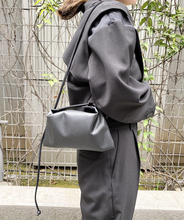 庭野 優紀さんの「BEAMS WOMEN｜Ray BEAMS / アンクルストラップ パンプス」を使ったコーディネート