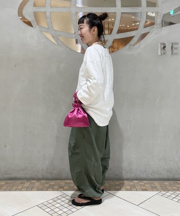 ハルキ　モモナさんの「BEAMS WOMEN｜BEAMS BOY / US ARMY オーバー パンツ」を使ったコーディネート