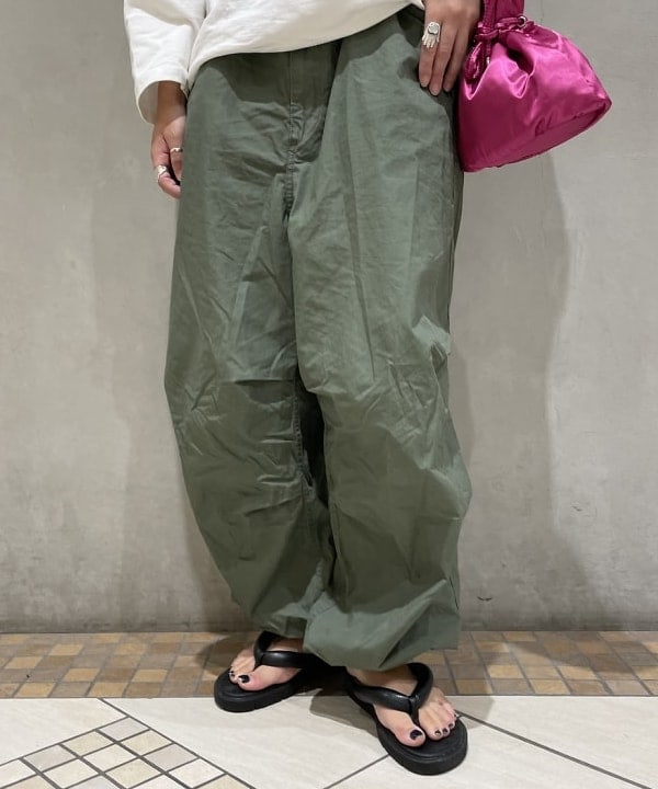 ハルキ　モモナさんの「BEAMS WOMEN｜BEAMS BOY / US ARMY オーバー パンツ」を使ったコーディネート