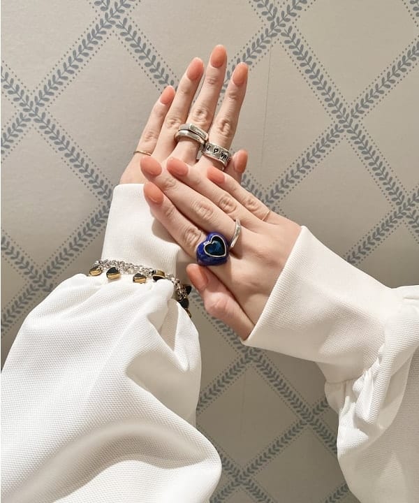 庭野 優紀さんの「BEAMS WOMEN｜Otro Accesorio / メッセージ リング」を使ったコーディネート