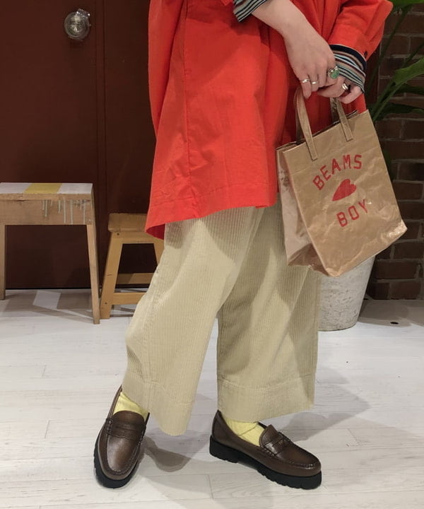 イシイ サオリさんの「BEAMS WOMEN｜BEAMS BOY / BBロゴ ショップバック」を使ったコーディネート