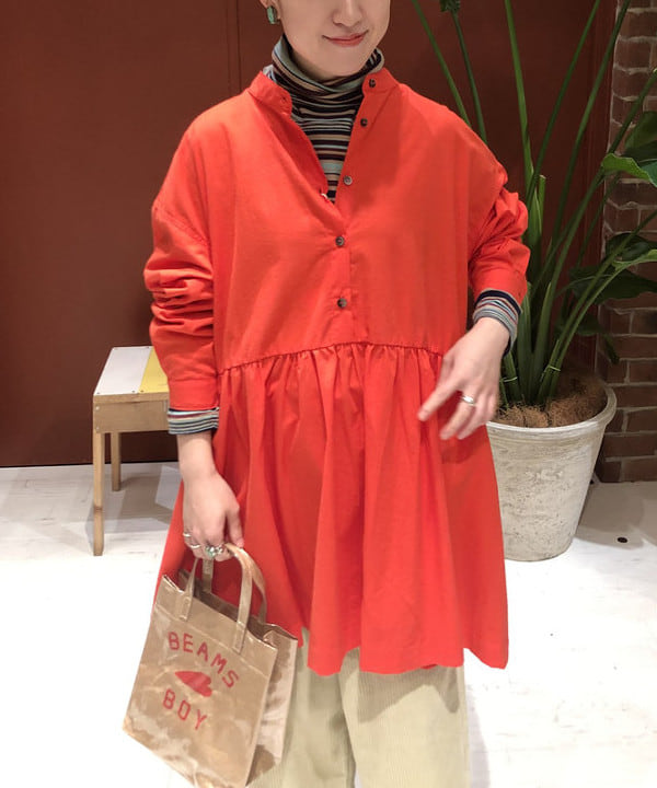 イシイ サオリさんの「BEAMS WOMEN｜BEAMS BOY / BBロゴ ショップバック」を使ったコーディネート