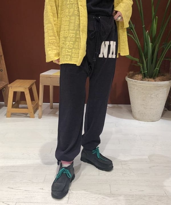 イシイ サオリさんの「BEAMS WOMEN｜BEAMS BOY / ロゴ イージーパンツ」を使ったコーディネート