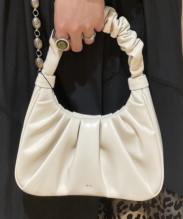 松本 佳菜子さんの「BEAMS WOMEN｜JW PEI / Gabbi Bag」を使ったコーディネート