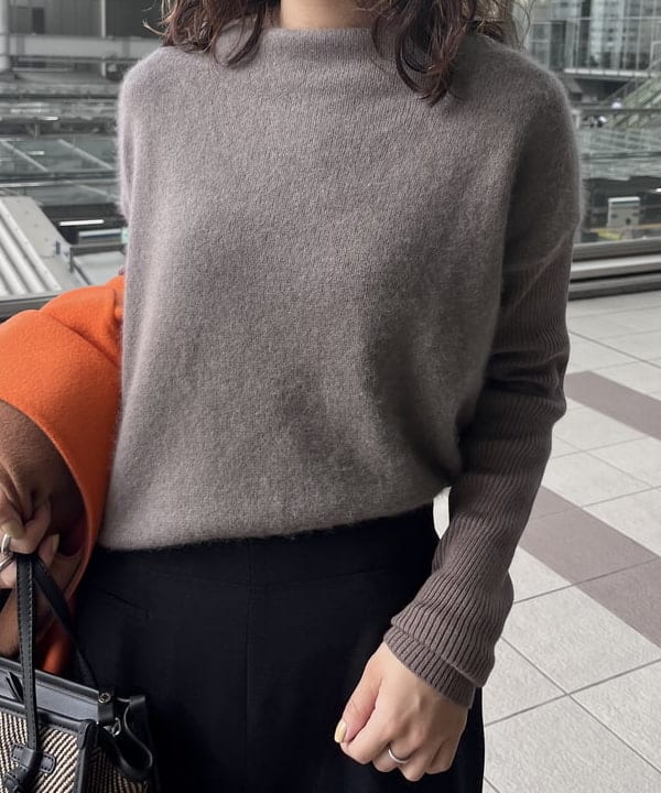 蒲原 捺美さんの「BEAMS WOMEN｜Demi-Luxe BEAMS / フラッフィー ボートネックニット」を使ったコーディネート