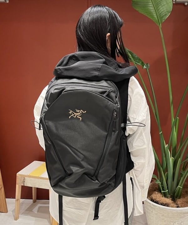 ミナミマリコさんの「BEAMS WOMEN｜ARC’TERYX / MANTIS 26 BACKPACK」を使ったコーディネート