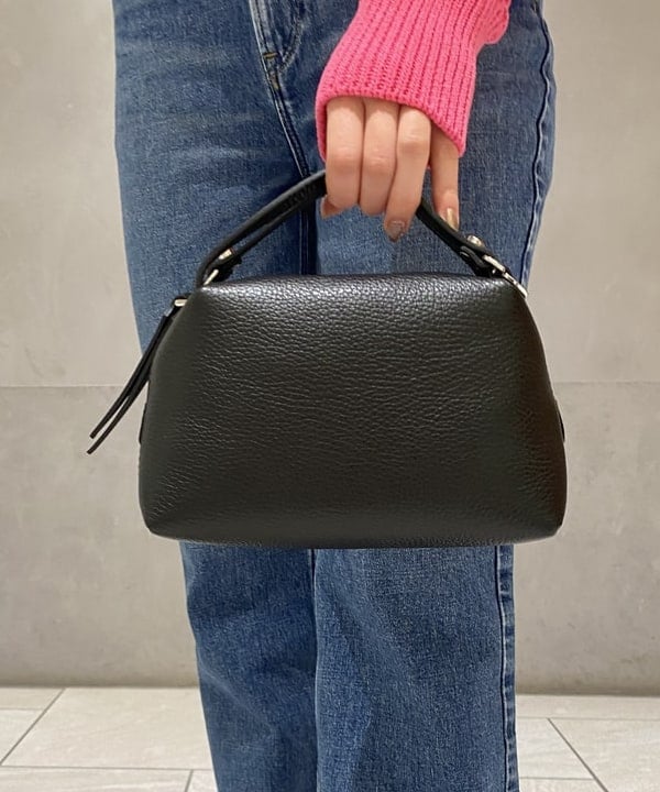 大浦 栞さんの「BEAMS WOMEN｜GIANNI CHIARINI / ALIFA レザーショルダーバッグ S」を使ったコーディネート