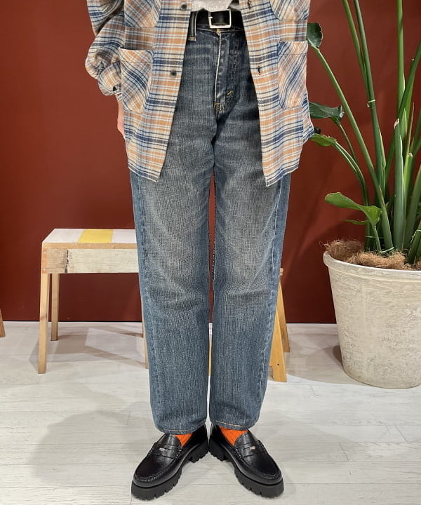 ミナミマリコさんの「BEAMS WOMEN｜WAREHOUSE & CO. / 別注 ステンシル13 Tシャツ」を使ったコーディネート