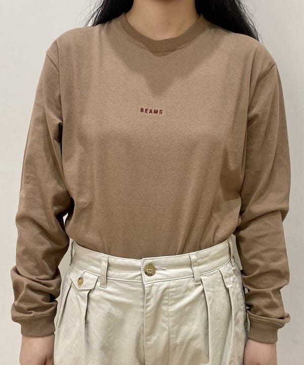 鈴木 悠里さんの「BEAMS WOMEN｜BEAMS / ミニロゴ ロングスリーブ Tシャツ」を使ったコーディネート