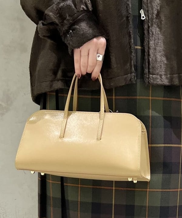 大川 美咲さんの「BEAMS WOMEN｜Ray BEAMS / パイプ フープ ピアス」を使ったコーディネート