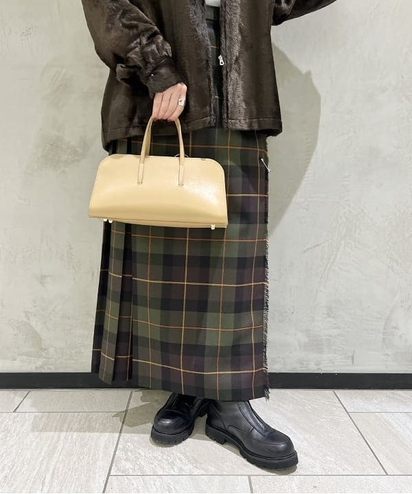 大川 美咲さんの「BEAMS WOMEN｜Ray BEAMS / パイプ フープ ピアス」を使ったコーディネート