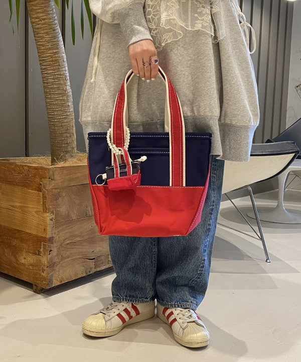 大田 麗未さんの「BEAMS WOMEN｜L.L.Bean / Deep Bottom Deluxe Boat and Tote S」を使ったコーディネート