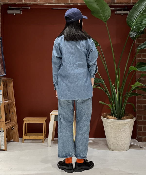 ミナミマリコさんの「BEAMS WOMEN｜WAREHOUSE & CO. / 別注 ステンシル13 Tシャツ」を使ったコーディネート