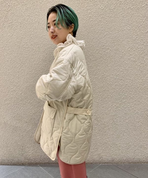 吉田　真実さんの「BEAMS WOMEN｜BEAMS BOY / 樹脂 パール ロング ネックレス」を使ったコーディネート
