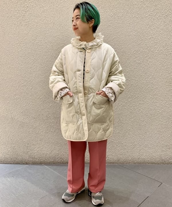 吉田　真実さんの「BEAMS WOMEN｜BEAMS BOY / 樹脂 パール ロング ネックレス」を使ったコーディネート
