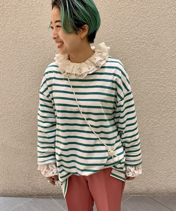 吉田　真実さんの「BEAMS WOMEN｜BEAMS BOY / 樹脂 パール ロング ネックレス」を使ったコーディネート