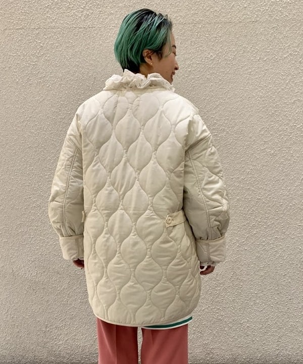 吉田　真実さんの「BEAMS WOMEN｜BEAMS BOY / 樹脂 パール ロング ネックレス」を使ったコーディネート