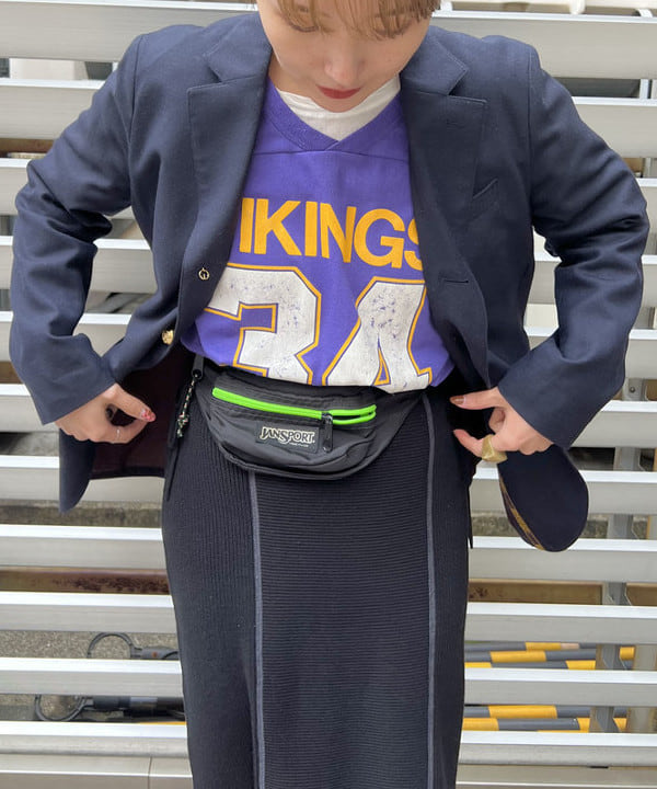 朱華さんの「BEAMS WOMEN｜BEAMS BOY / ポリエステル ウール 3ボタン ブレザー」を使ったコーディネート