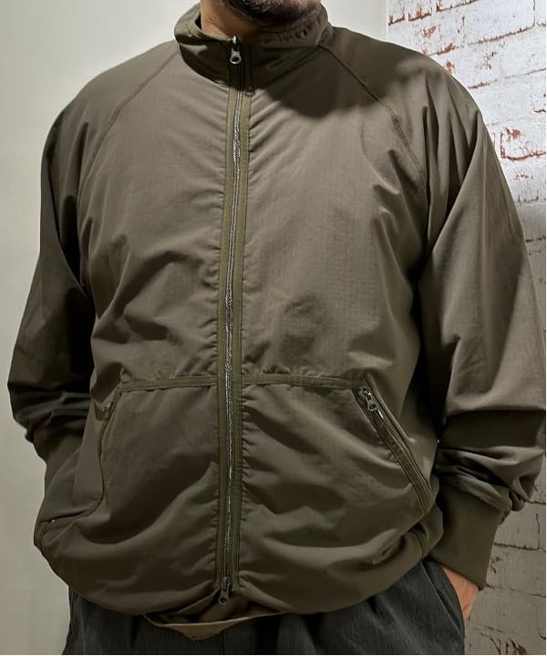 佐々木 優さんの「BEAMS WOMEN｜BEAMS PLUS / バックフリース ミリタリー ライナー」を使ったコーディネート