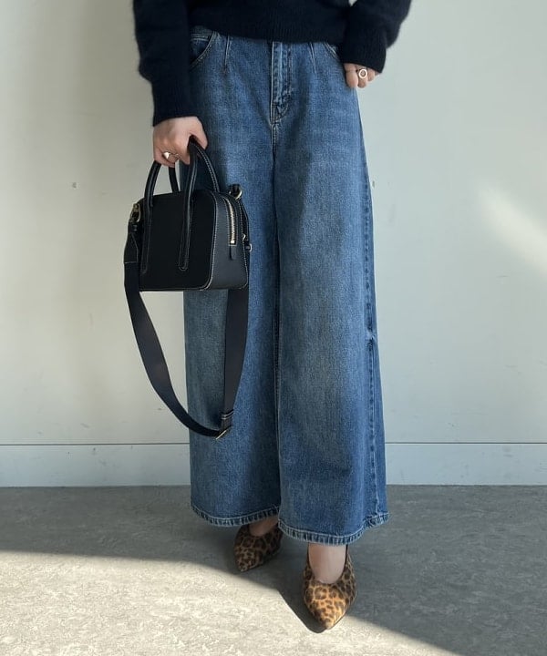 中丸　栞さんの「BEAMS WOMEN｜TOFF&LOADSTONE / ジョリー ミニボストン ショルダーバッグ」を使ったコーディネート