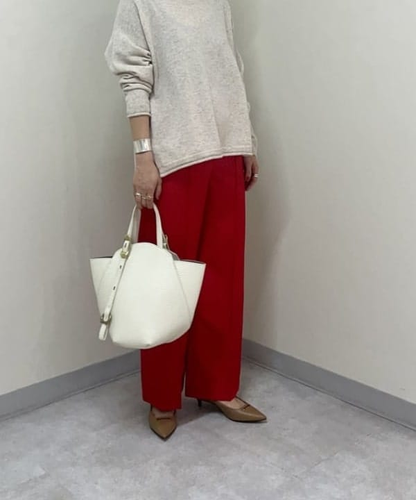 越智 里美さんの「BEAMS WOMEN｜Demi-Luxe BEAMS / ウールフラノ ピンタック パンツ」を使ったコーディネート